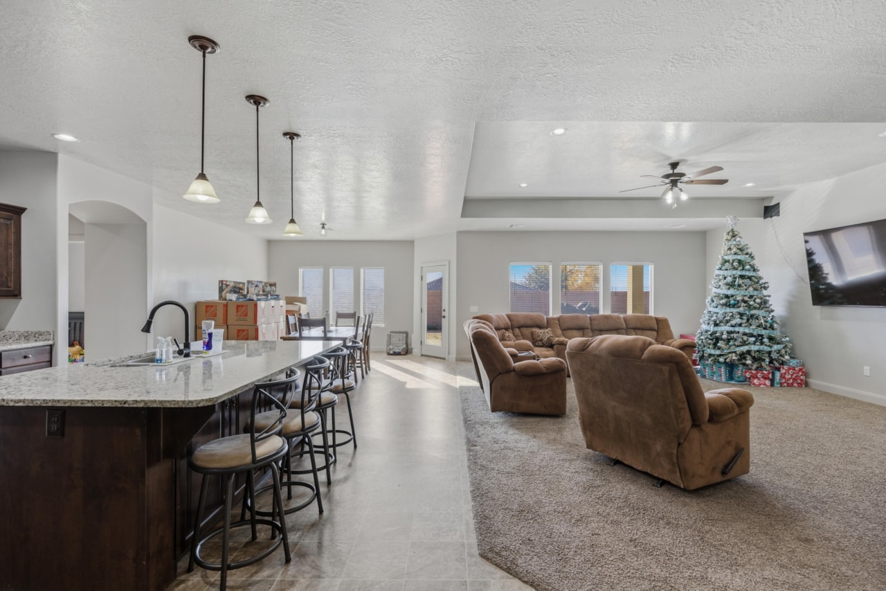 156 E Holly Way Washington, UT 84780 home for sale, MLS#25-267697 - Erika Rogers Photo 8