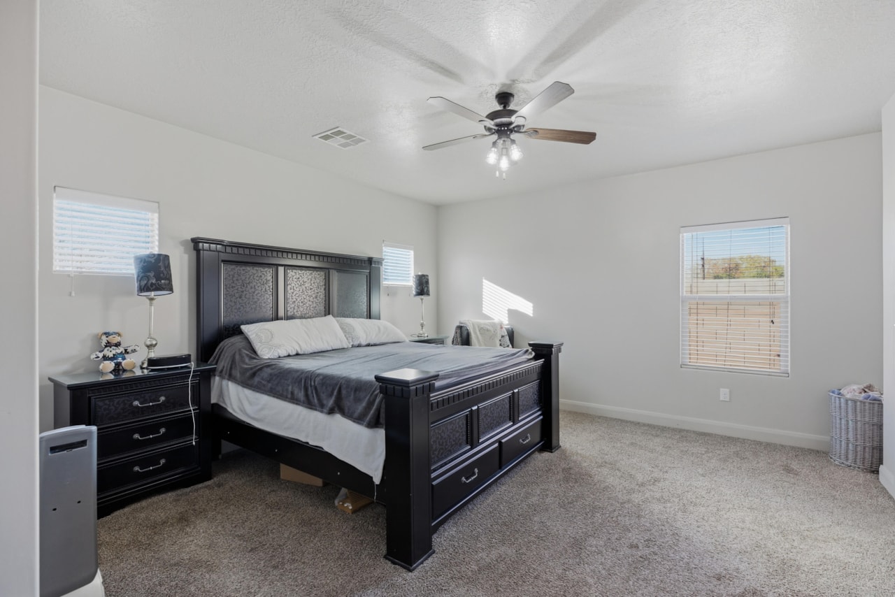 156 E Holly Way Washington, UT 84780 home for sale, MLS#25-267697 - Erika Rogers Photo 10