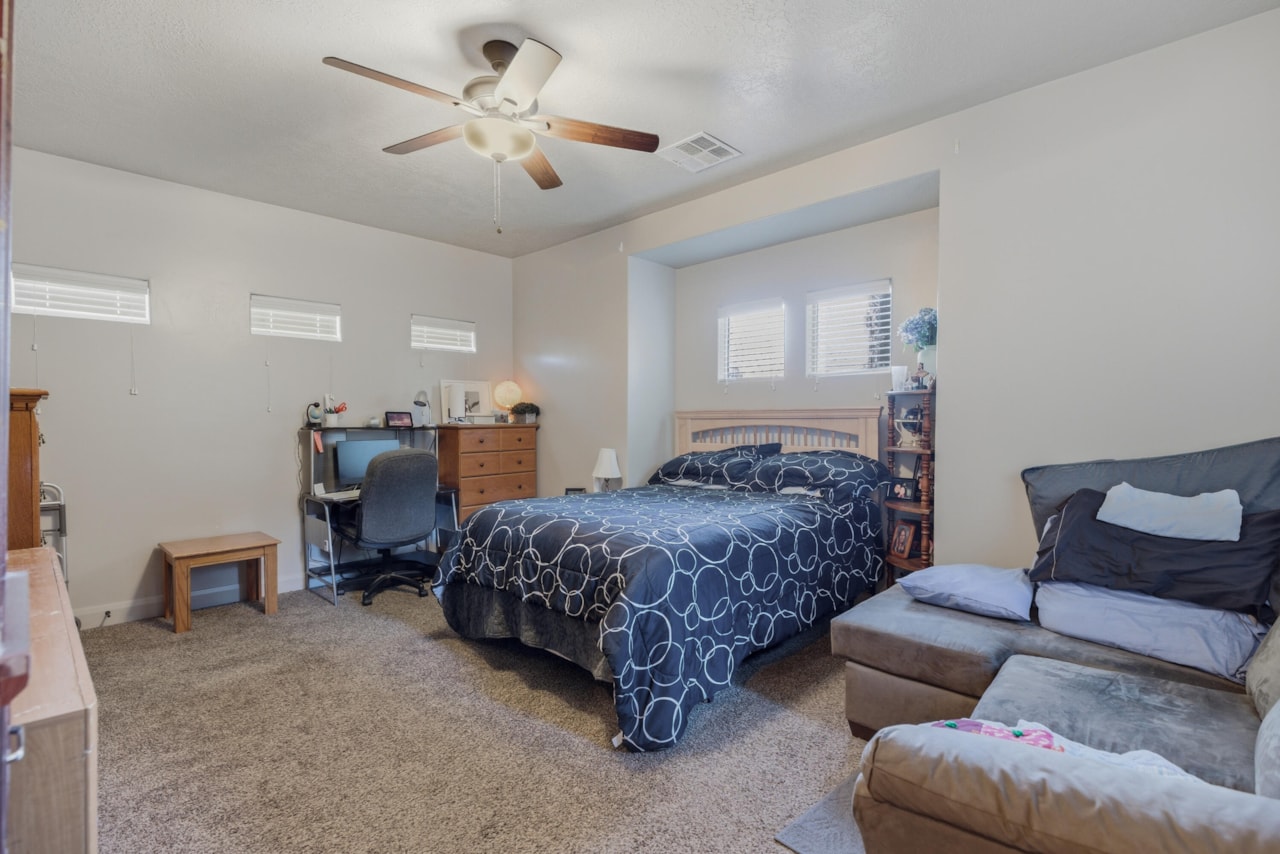 156 E Holly Way Washington, UT 84780 home for sale, MLS#25-267697 - Erika Rogers Photo 18