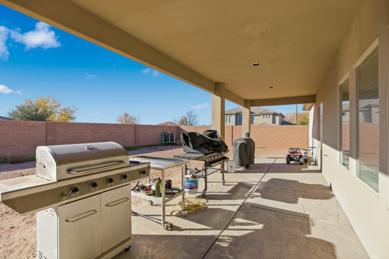 156 E Holly Way Washington, UT 84780 home for sale, MLS#25-267697 - Erika Rogers Photo 20