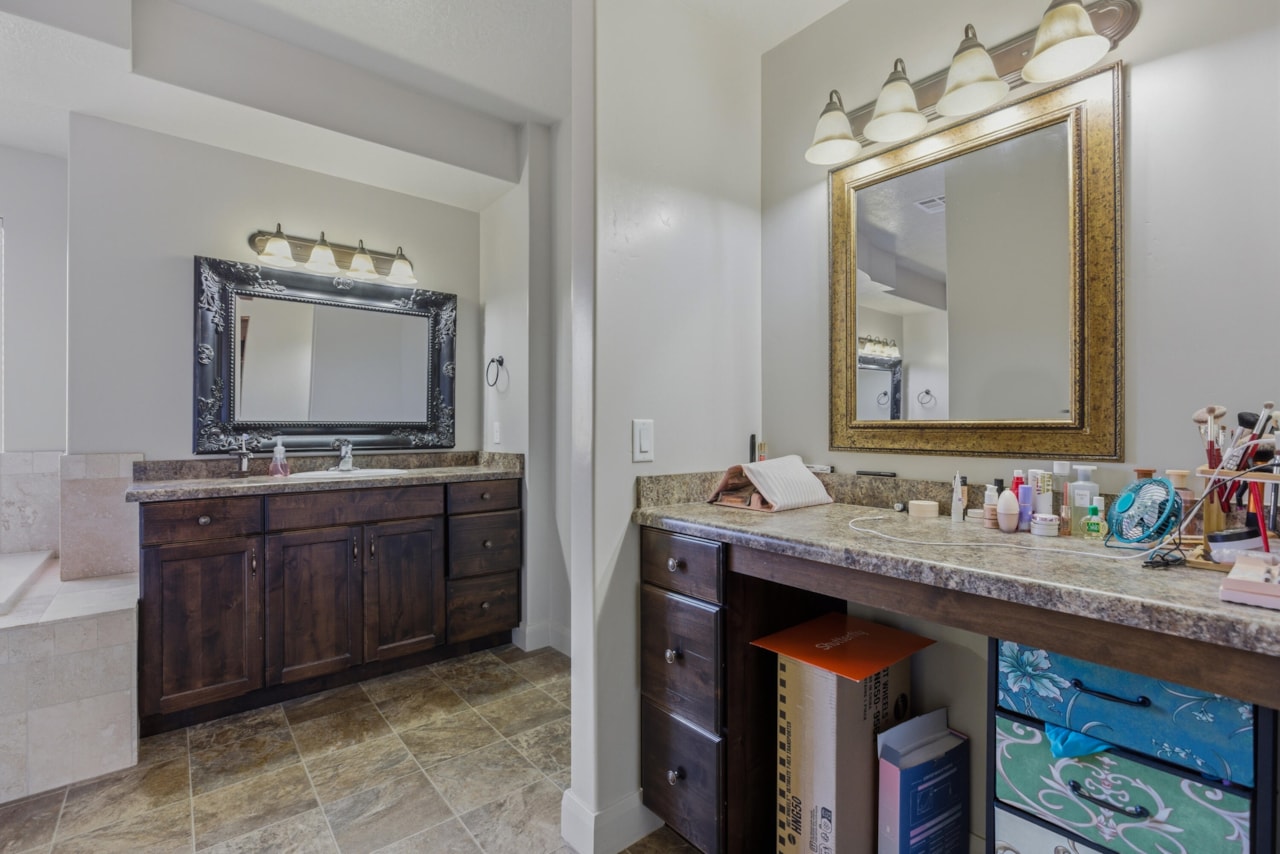 156 E Holly Way Washington, UT 84780 home for sale, MLS#25-267697 - Erika Rogers Photo 24