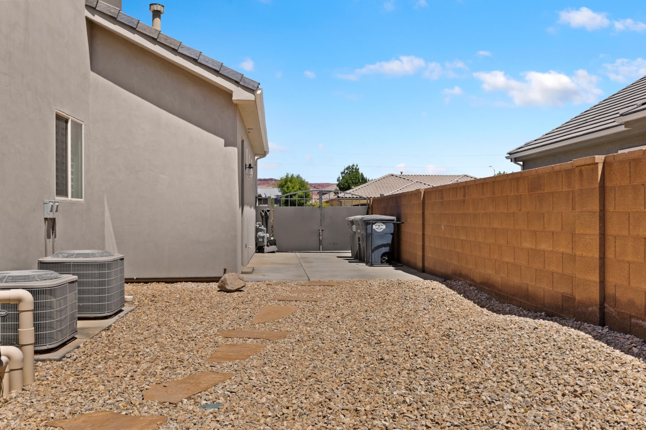 1846 S 2940 ST E St George, UT 84790 home for sale, MLS#26-267709 - Erika Rogers Photo 31