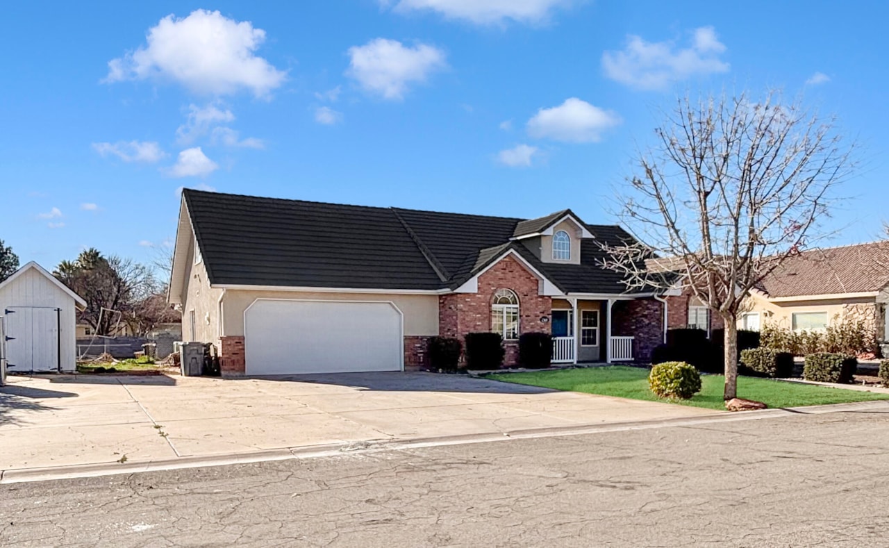 2368 S Coletero Washington, UT 84780 home for sale, MLS#25-267660 - Erika Rogers Photo 3