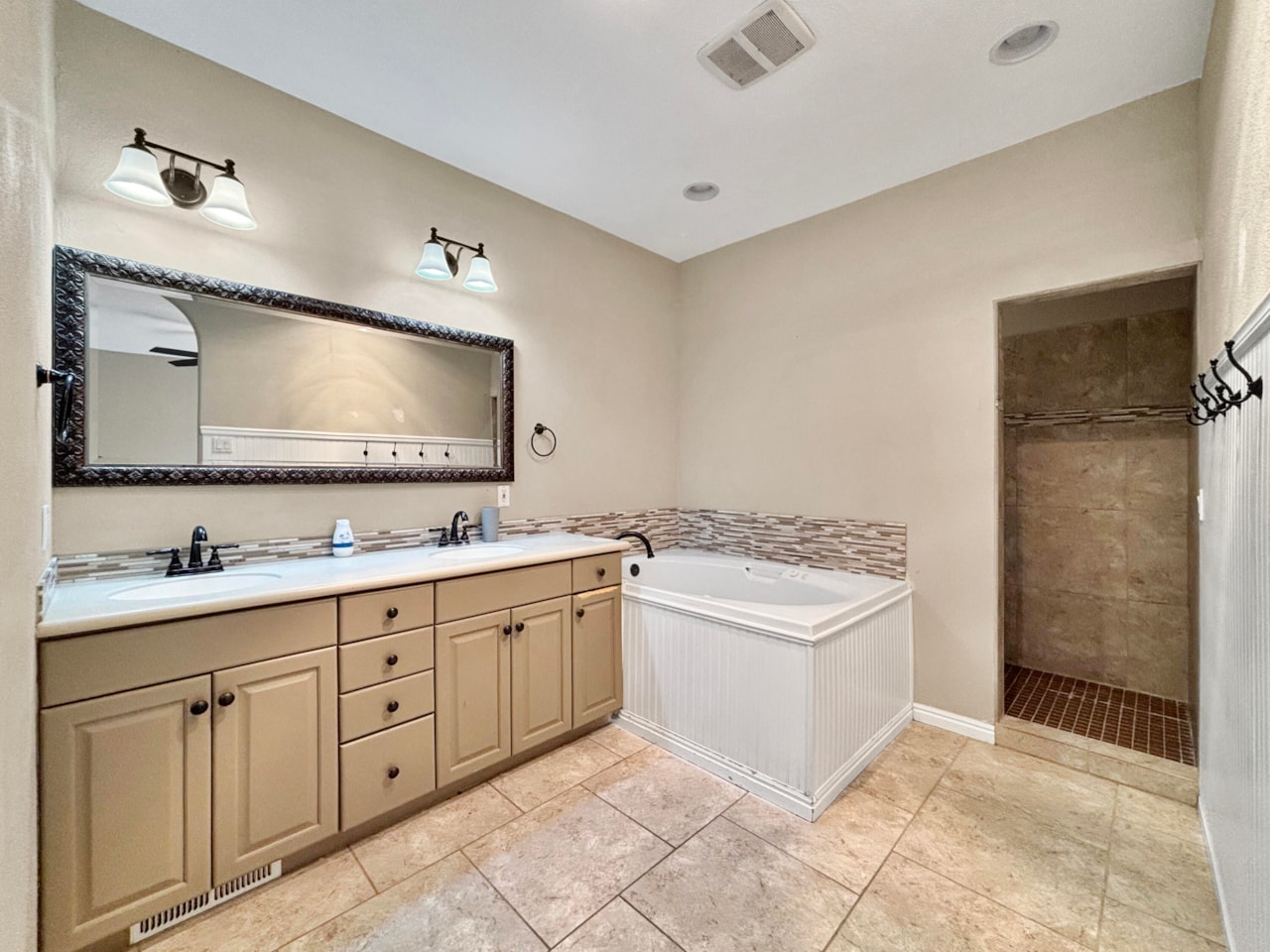 2368 S Coletero Washington, UT 84780 home for sale, MLS#25-267660 - Erika Rogers Photo 20