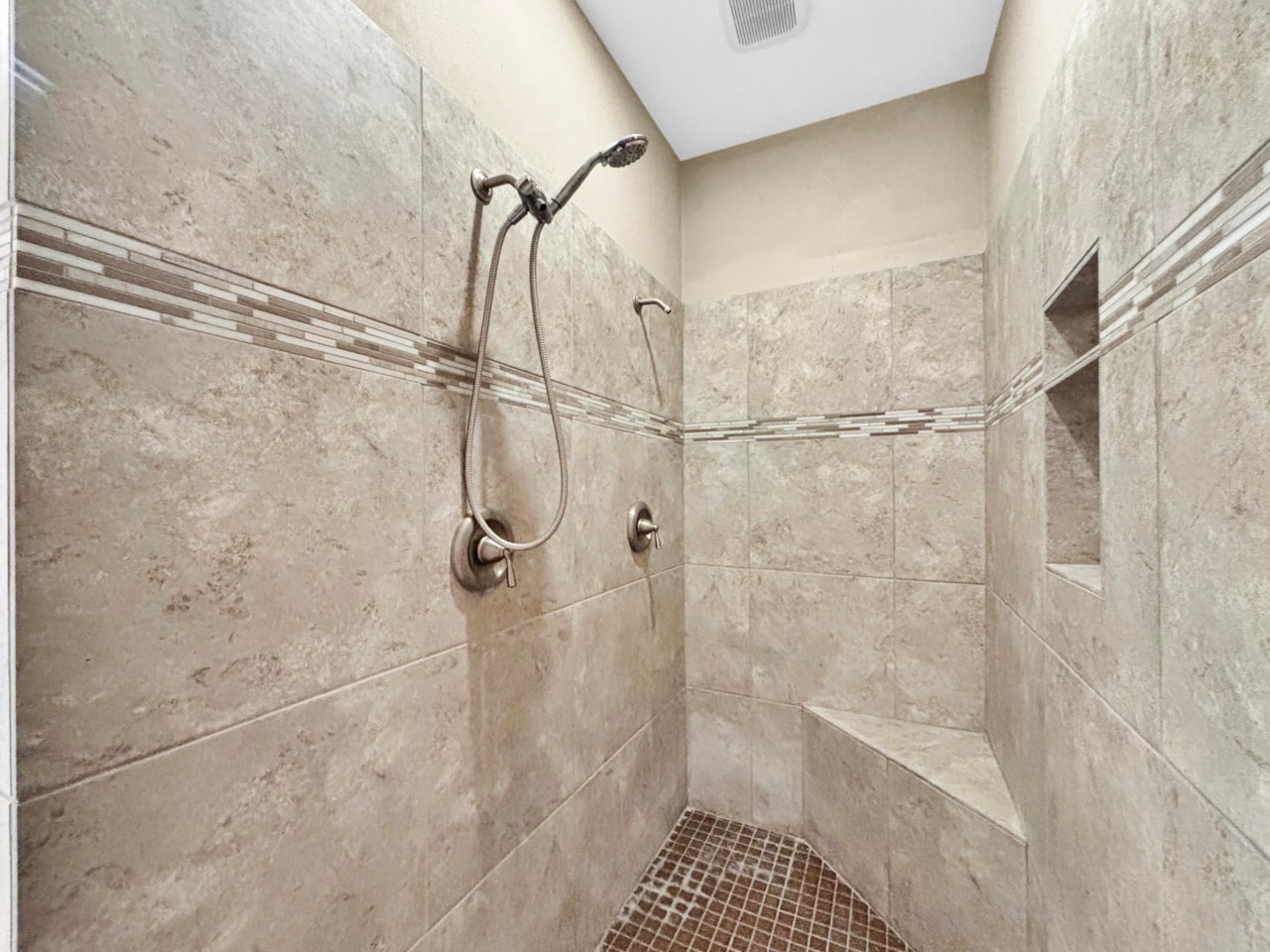 2368 S Coletero Washington, UT 84780 home for sale, MLS#25-267660 - Erika Rogers Photo 21