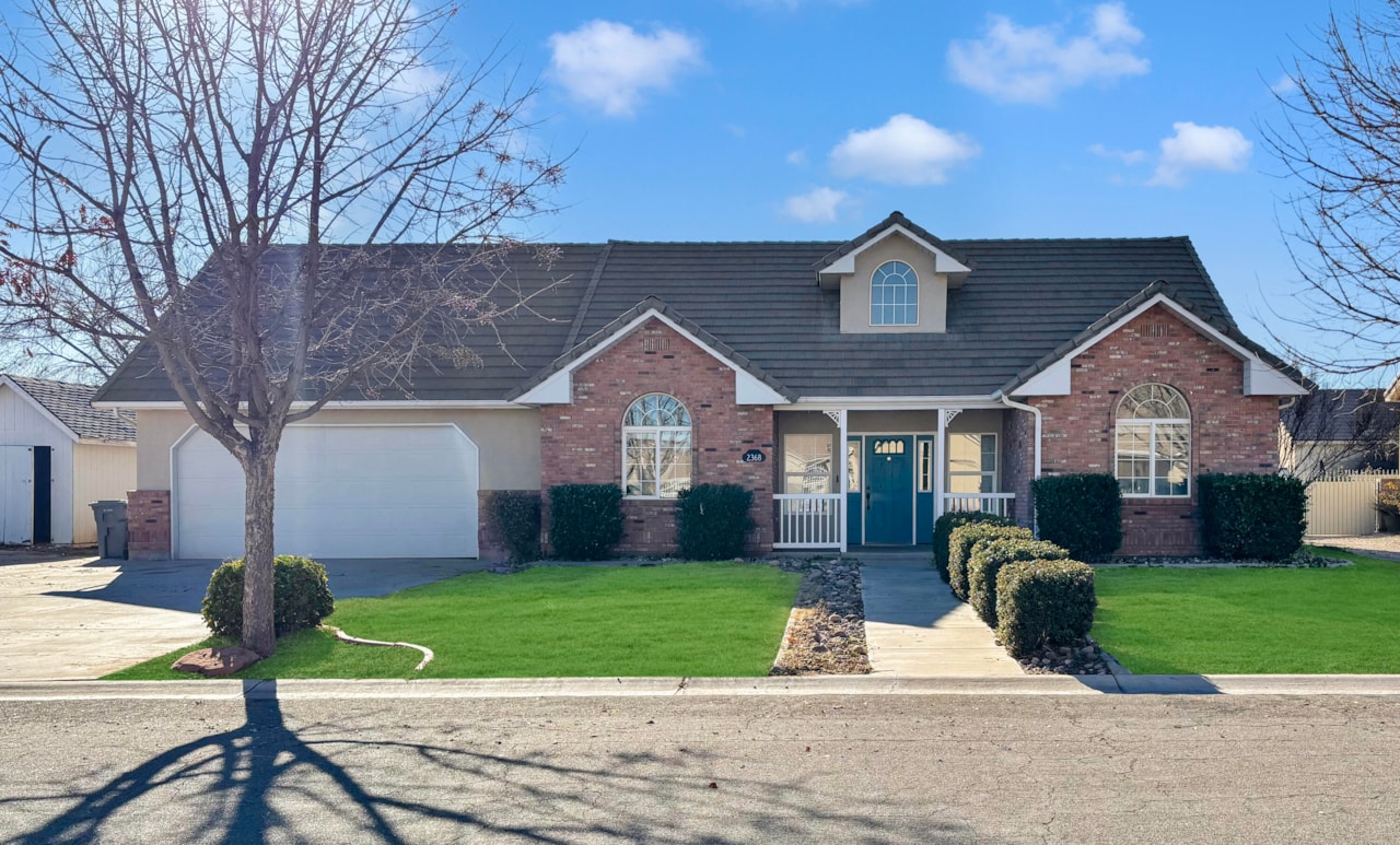 2368 S Coletero Washington, UT 84780 home for sale, MLS#25-267660 - Erika Rogers Photo 2