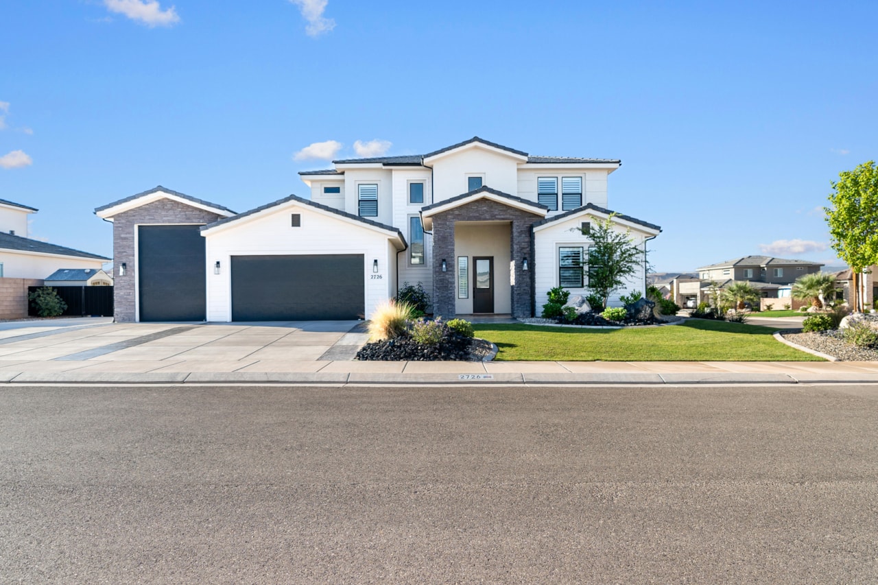 2726 E Ashwood LN St George, UT 84790 home for sale, MLS#25-265585 - Erika Rogers Photo 2