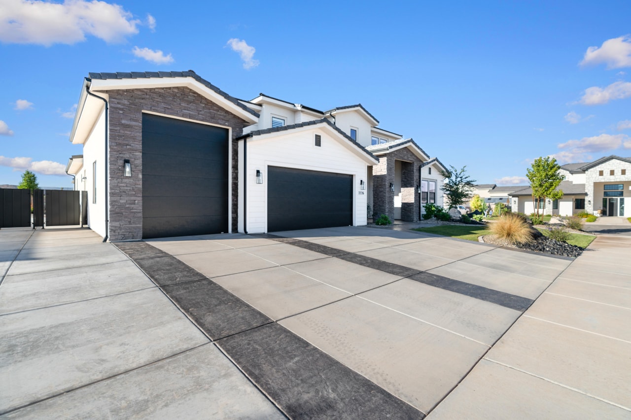 2726 E Ashwood LN St George, UT 84790 home for sale, MLS#25-265585 - Erika Rogers Photo 4