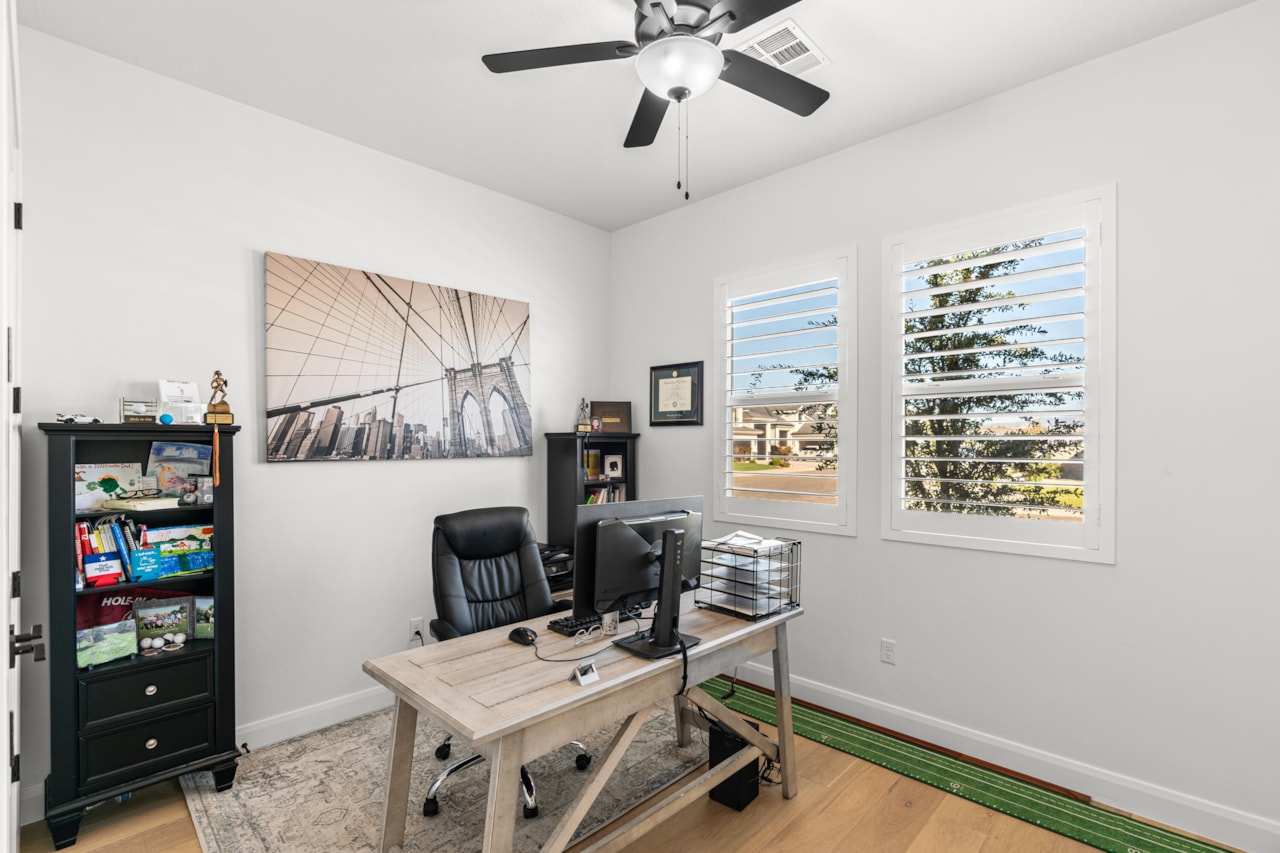 2726 E Ashwood LN St George, UT 84790 home for sale, MLS#25-265585 - Erika Rogers Photo 8