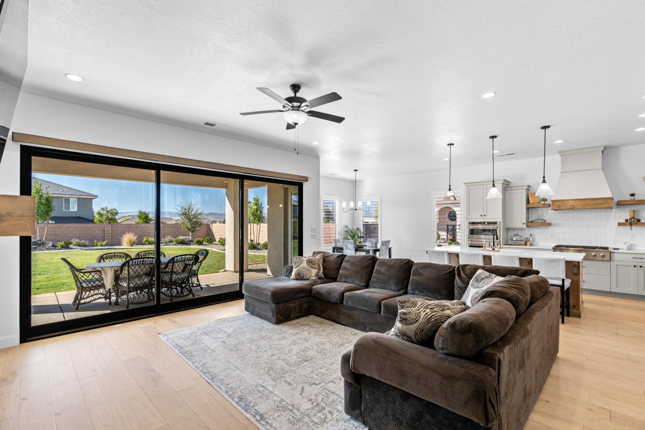 2726 E Ashwood LN St George, UT 84790 home for sale, MLS#25-265585 - Erika Rogers Photo 11