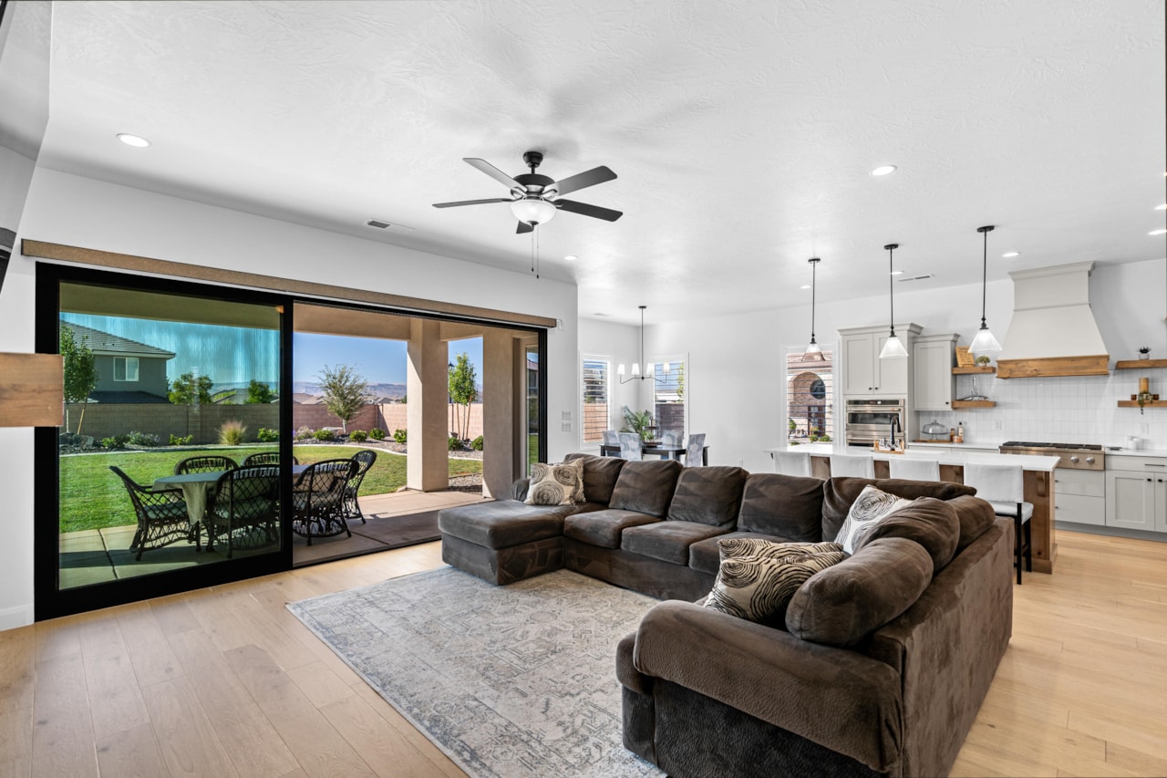 2726 E Ashwood LN St George, UT 84790 home for sale, MLS#25-265585 - Erika Rogers Photo 12