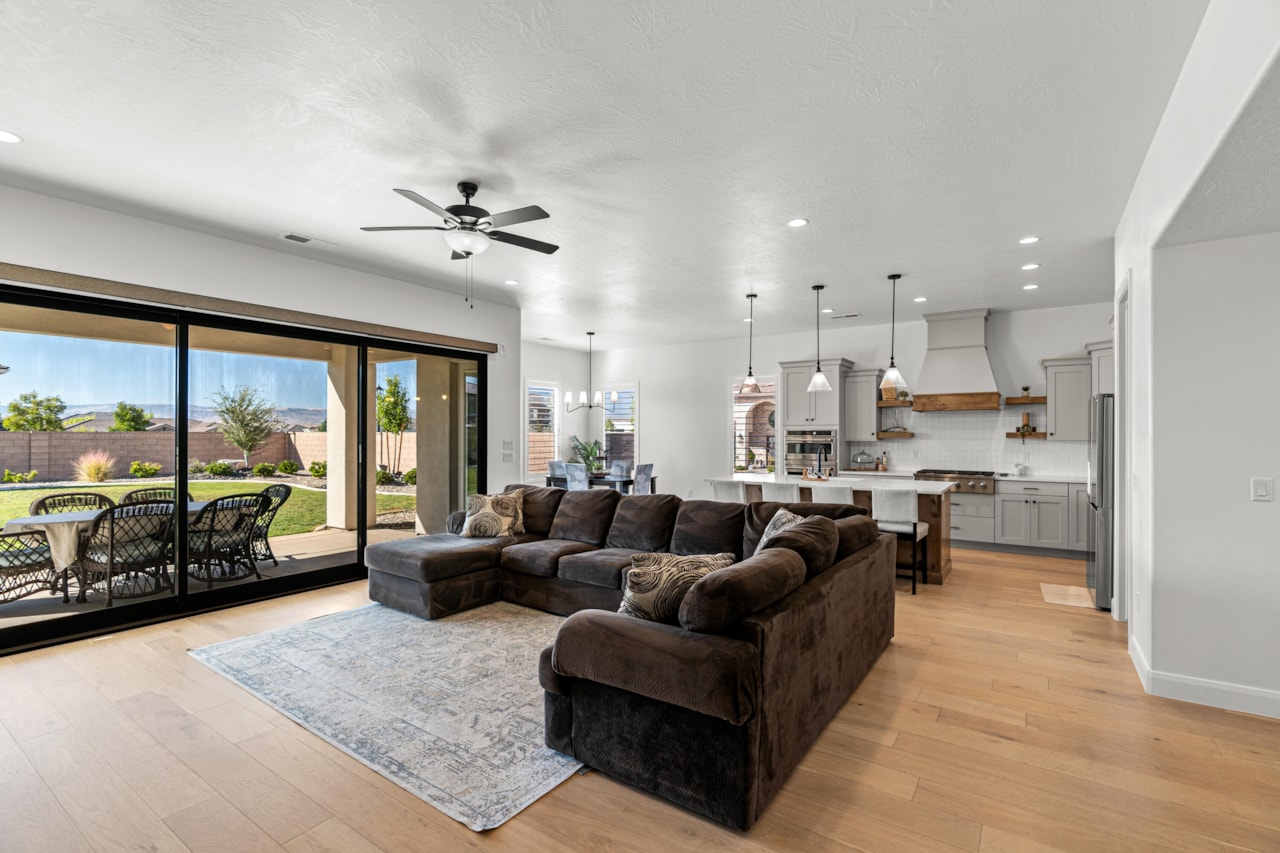 2726 E Ashwood LN St George, UT 84790 home for sale, MLS#25-265585 - Erika Rogers Photo 18