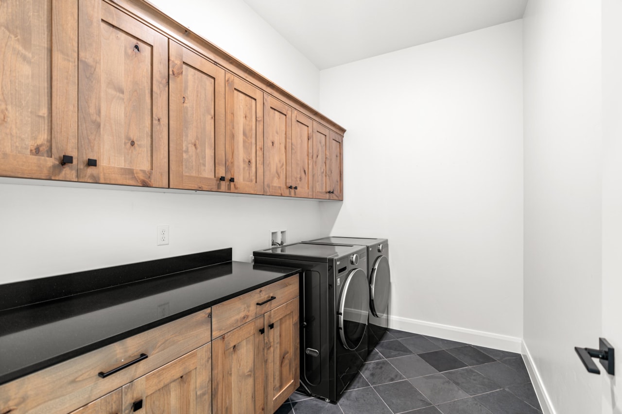 2726 E Ashwood LN St George, UT 84790 home for sale, MLS#25-265585 - Erika Rogers Photo 20