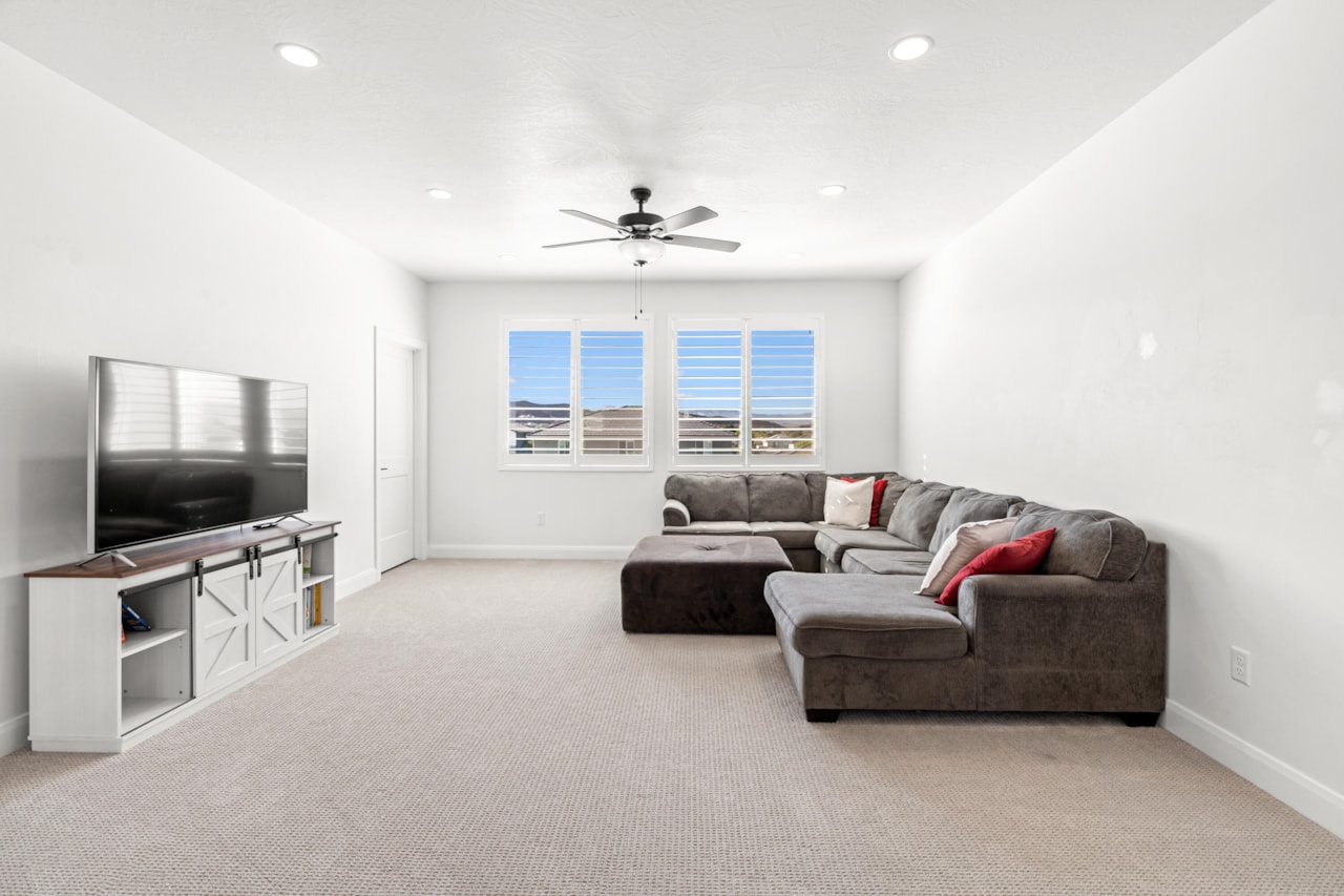 2726 E Ashwood LN St George, UT 84790 home for sale, MLS#25-265585 - Erika Rogers Photo 27