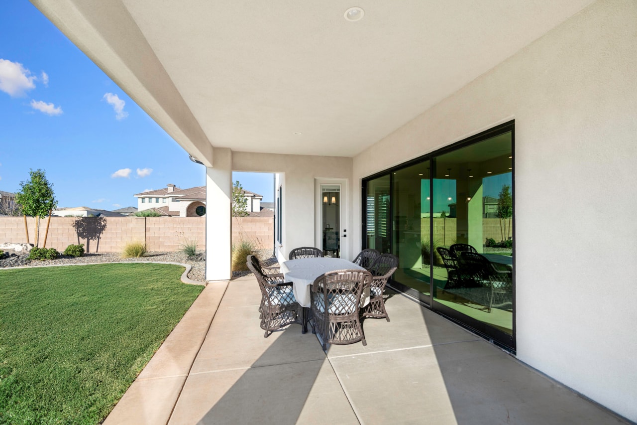 2726 E Ashwood LN St George, UT 84790 home for sale, MLS#25-265585 - Erika Rogers Photo 35