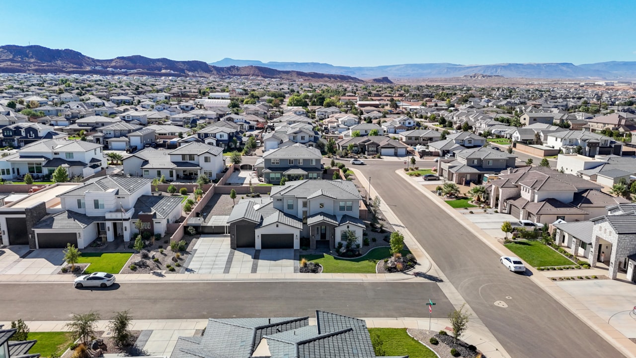 2726 E Ashwood LN St George, UT 84790 home for sale, MLS#25-265585 - Erika Rogers Photo 39