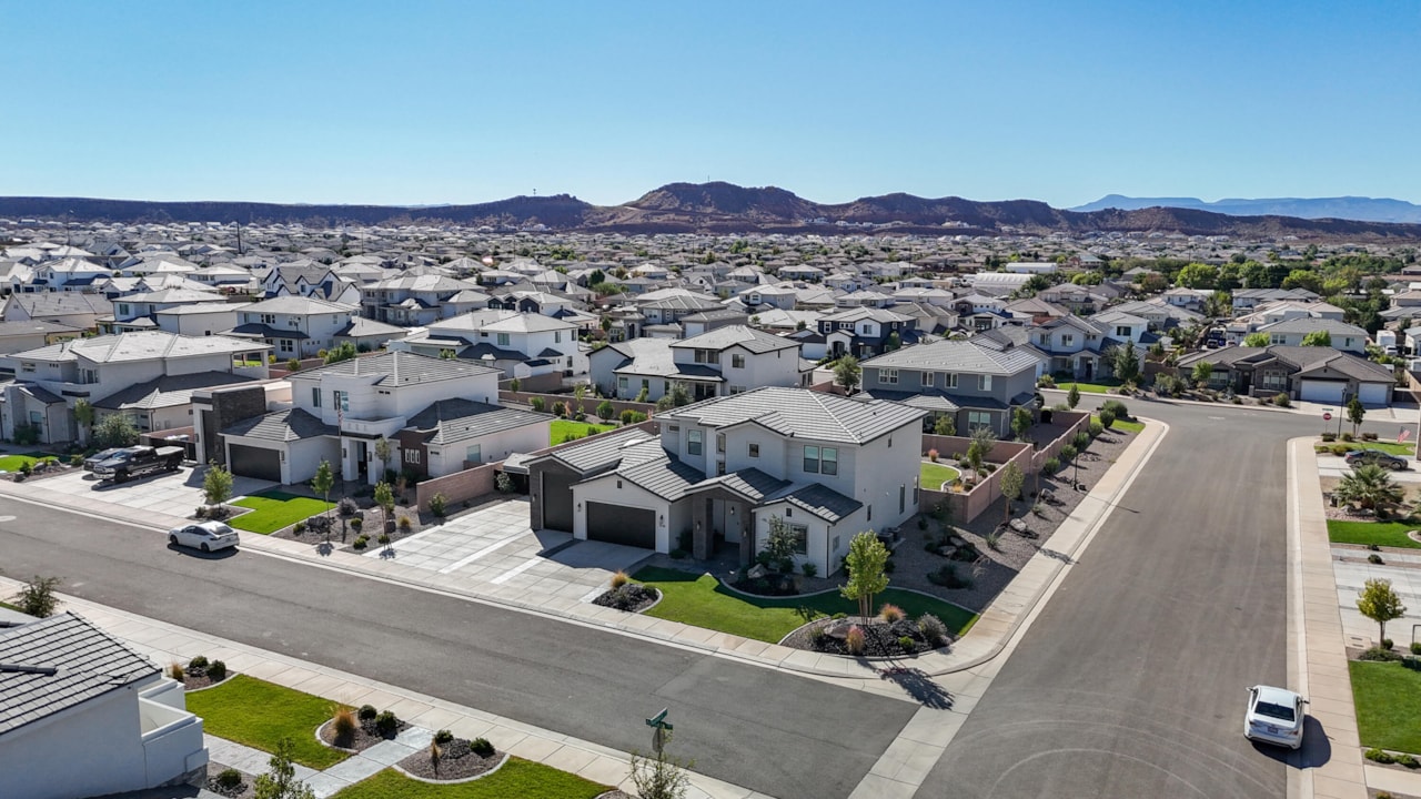 2726 E Ashwood LN St George, UT 84790 home for sale, MLS#25-265585 - Erika Rogers Photo 40