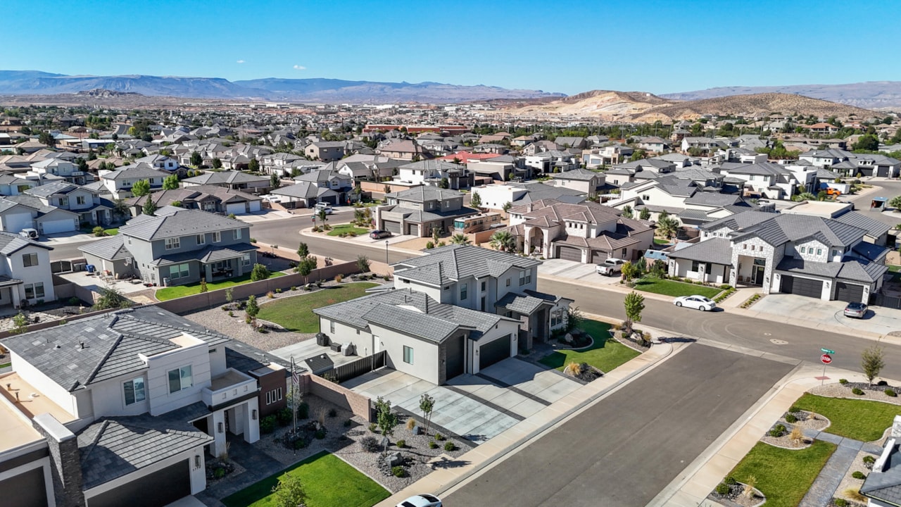 2726 E Ashwood LN St George, UT 84790 home for sale, MLS#25-265585 - Erika Rogers Photo 41