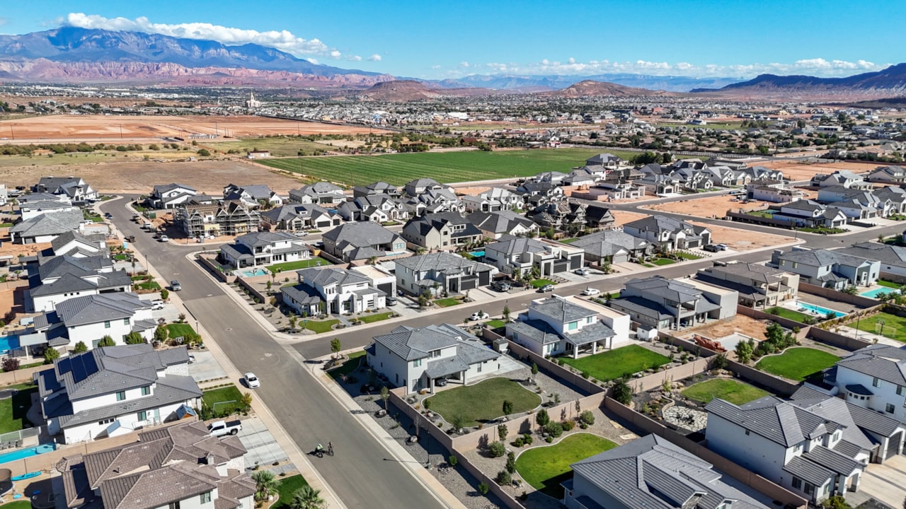 2726 E Ashwood LN St George, UT 84790 home for sale, MLS#25-265585 - Erika Rogers Photo 43