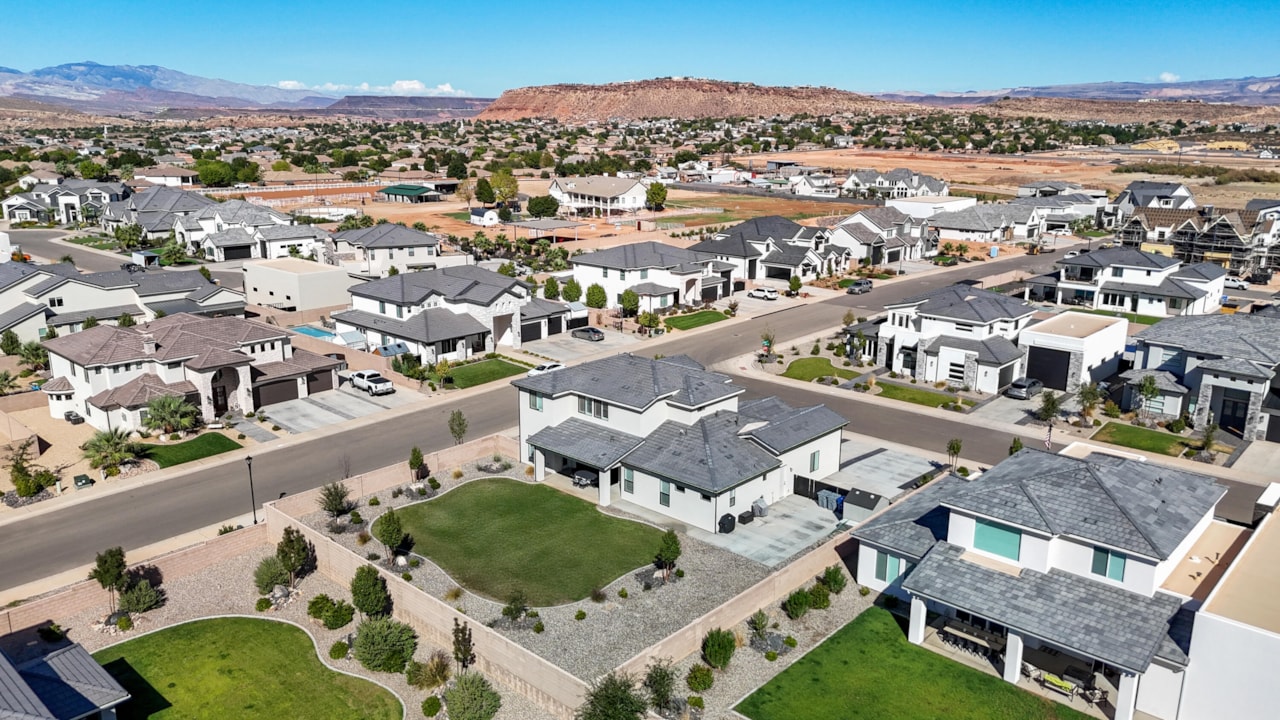 2726 E Ashwood LN St George, UT 84790 home for sale, MLS#25-265585 - Erika Rogers Photo 44