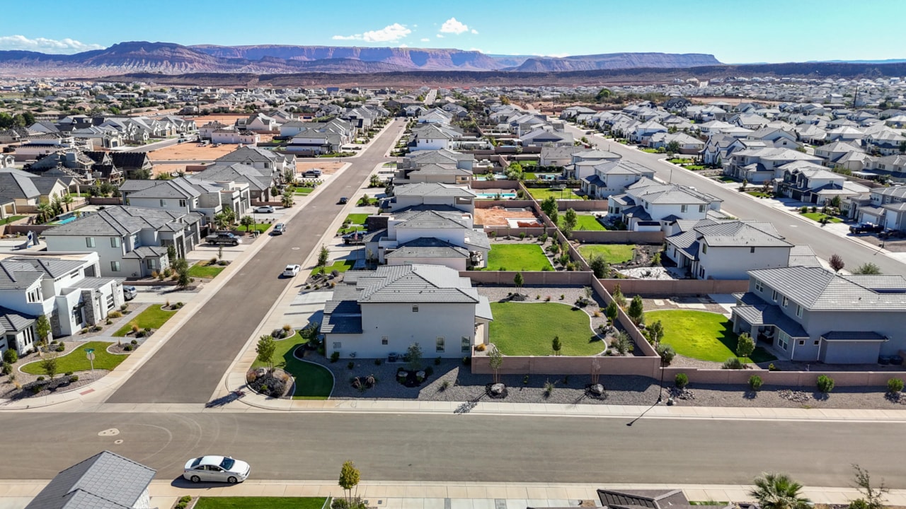 2726 E Ashwood LN St George, UT 84790 home for sale, MLS#25-265585 - Erika Rogers Photo 45