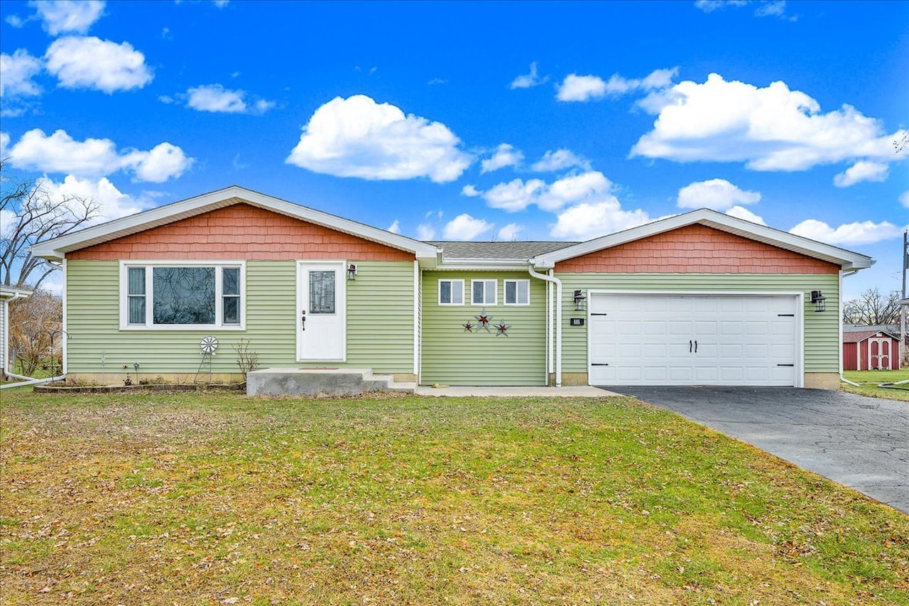 605 Belaire Dr Washington, IL 61571 | MLS 12540185