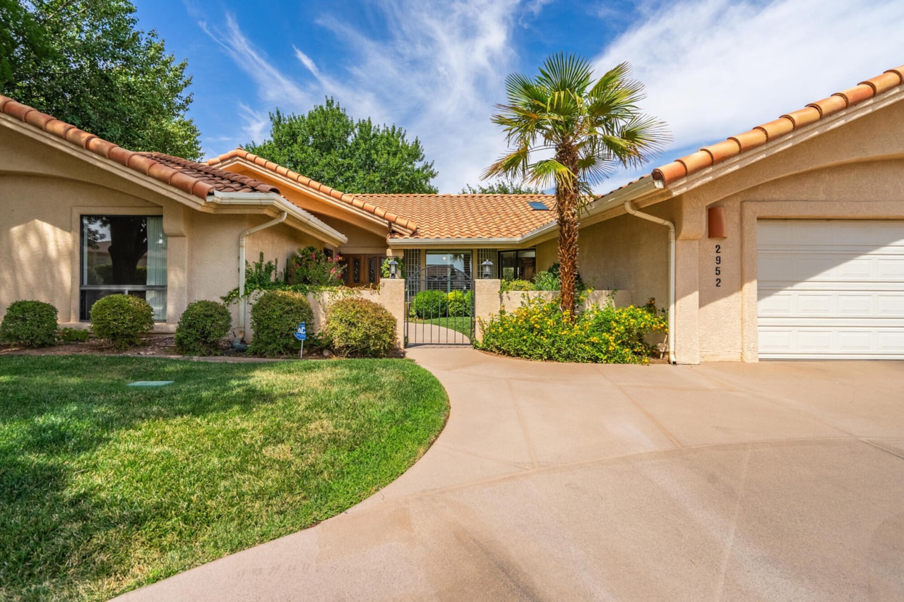 2952 S Jacob Hamblin DR St George, UT 84790 home for sale, MLS#25-264814 - Erika Rogers Photo 4