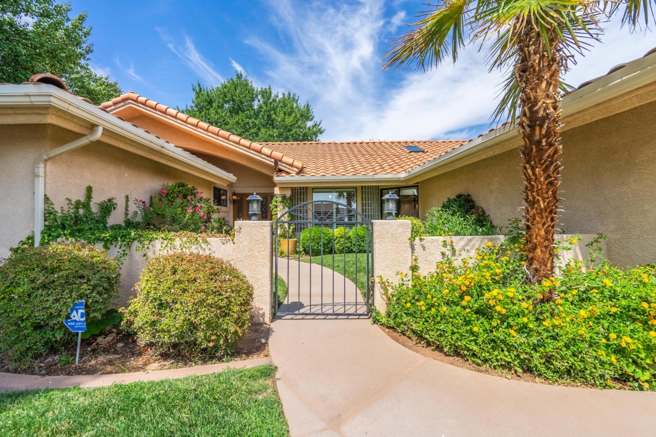 2952 S Jacob Hamblin DR St George, UT 84790 home for sale, MLS#25-264814 - Erika Rogers Photo 5