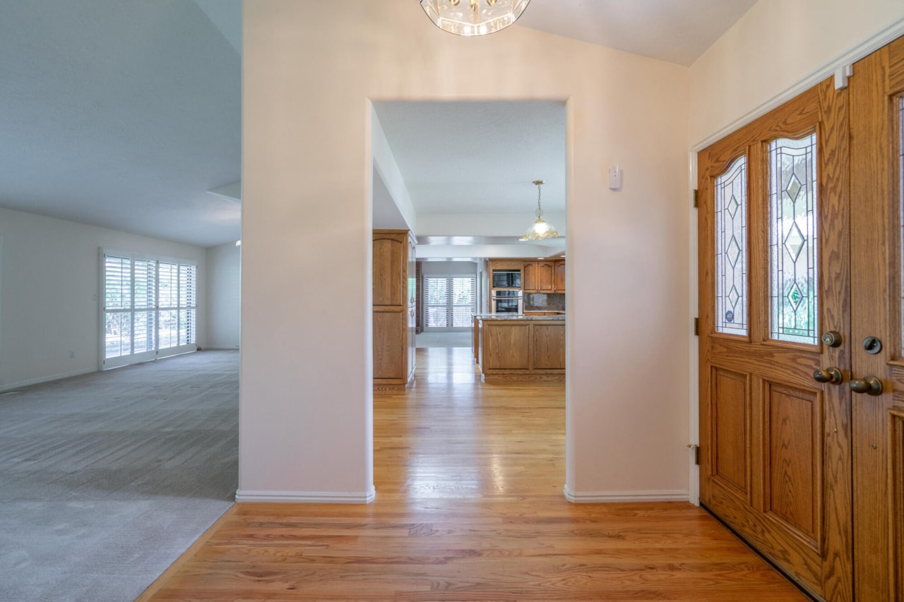 2952 S Jacob Hamblin DR St George, UT 84790 home for sale, MLS#25-264814 - Erika Rogers Photo 9