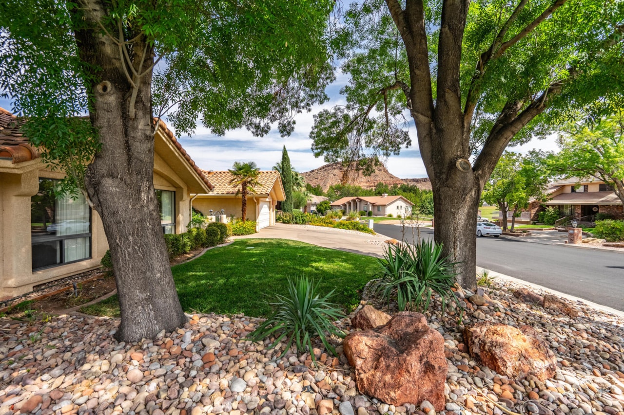 2952 S Jacob Hamblin DR St George, UT 84790 home for sale, MLS#25-264814 - Erika Rogers Photo 72