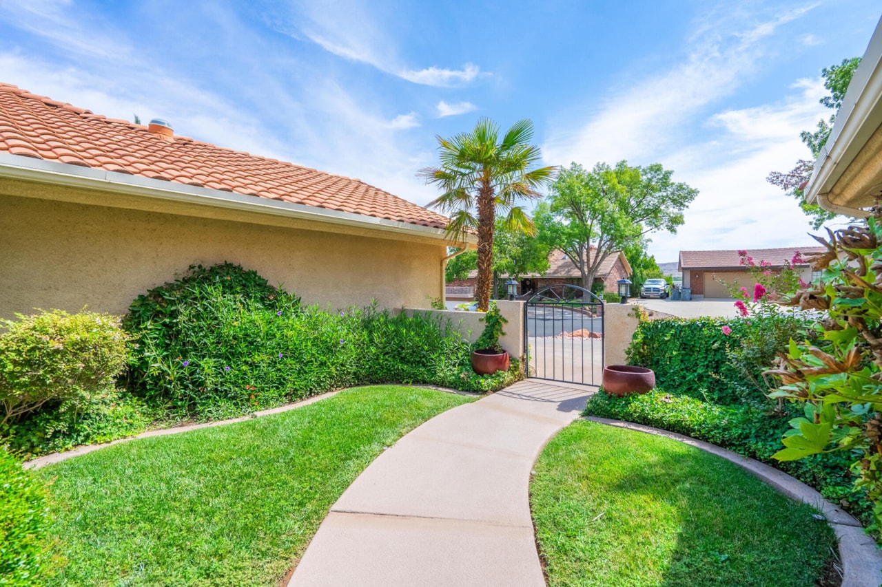 2952 S Jacob Hamblin DR St George, UT 84790 home for sale, MLS#25-264814 - Erika Rogers Photo 75