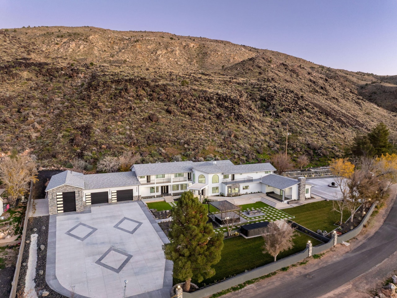 476 E Spring DR Toquerville, UT 84774 home for sale, MLS#25-267703 - Erika Rogers Photo 2