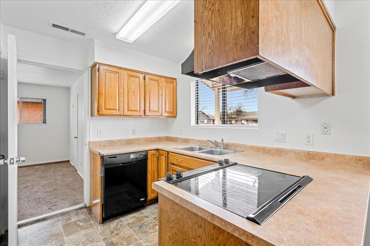 1628 W 1400  N St George, UT 84770 home for sale, MLS#26-267732 - Erika Rogers Photo 15