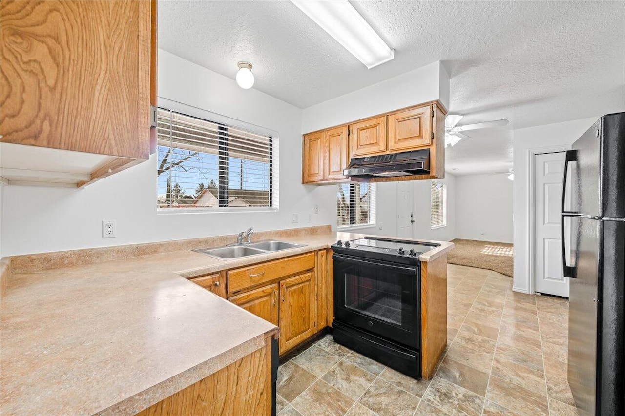 1628 W 1400  N St George, UT 84770 home for sale, MLS#26-267732 - Erika Rogers Photo 16