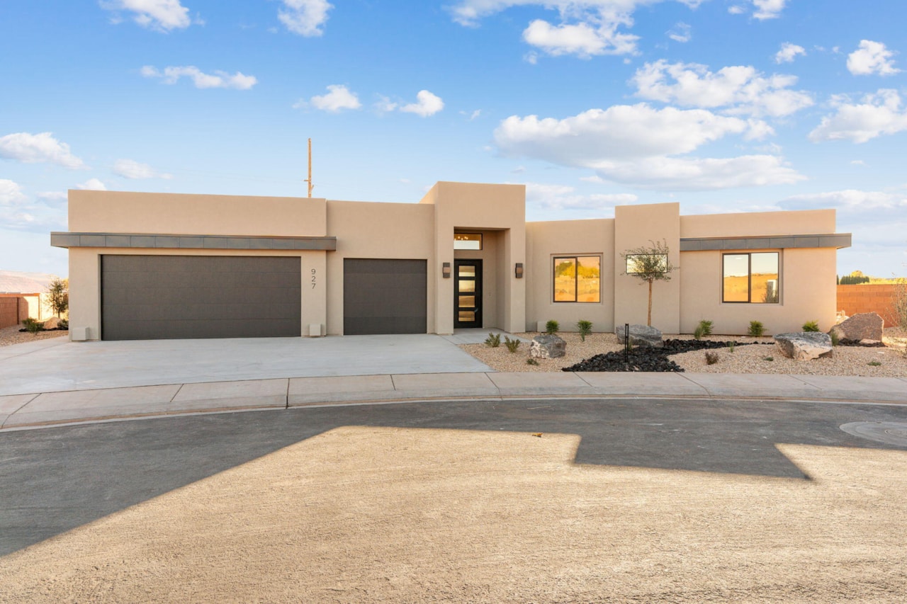 927 S 170  E Ivins, UT 84738 home for sale, MLS#26-267735 - Erika Rogers Photo 2