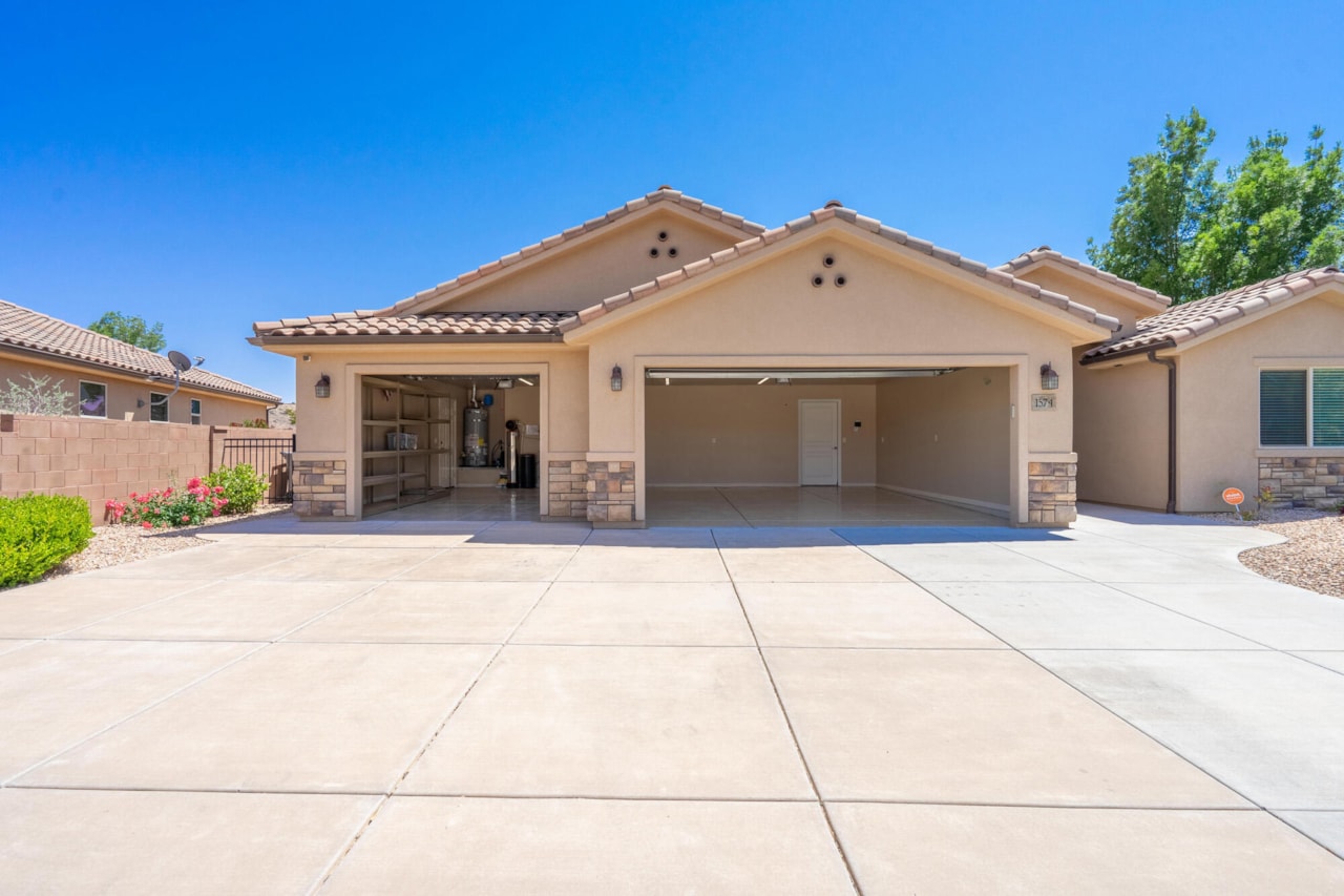 1574 N Sugar Plumb LN Washington, UT 84780 home for sale, MLS#25-261660 - Erika Rogers Photo 8