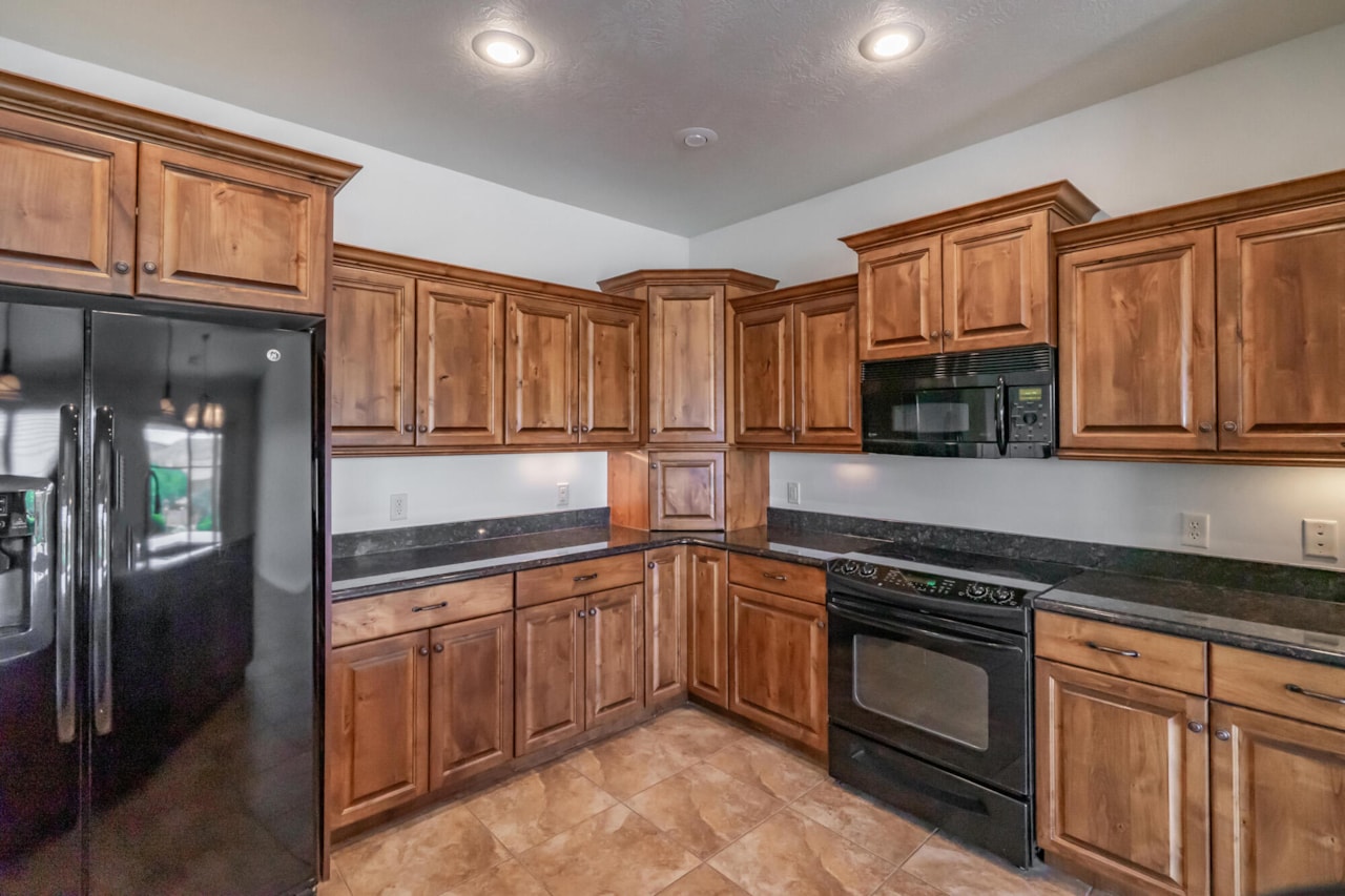 1574 N Sugar Plumb LN Washington, UT 84780 home for sale, MLS#25-261660 - Erika Rogers Photo 20