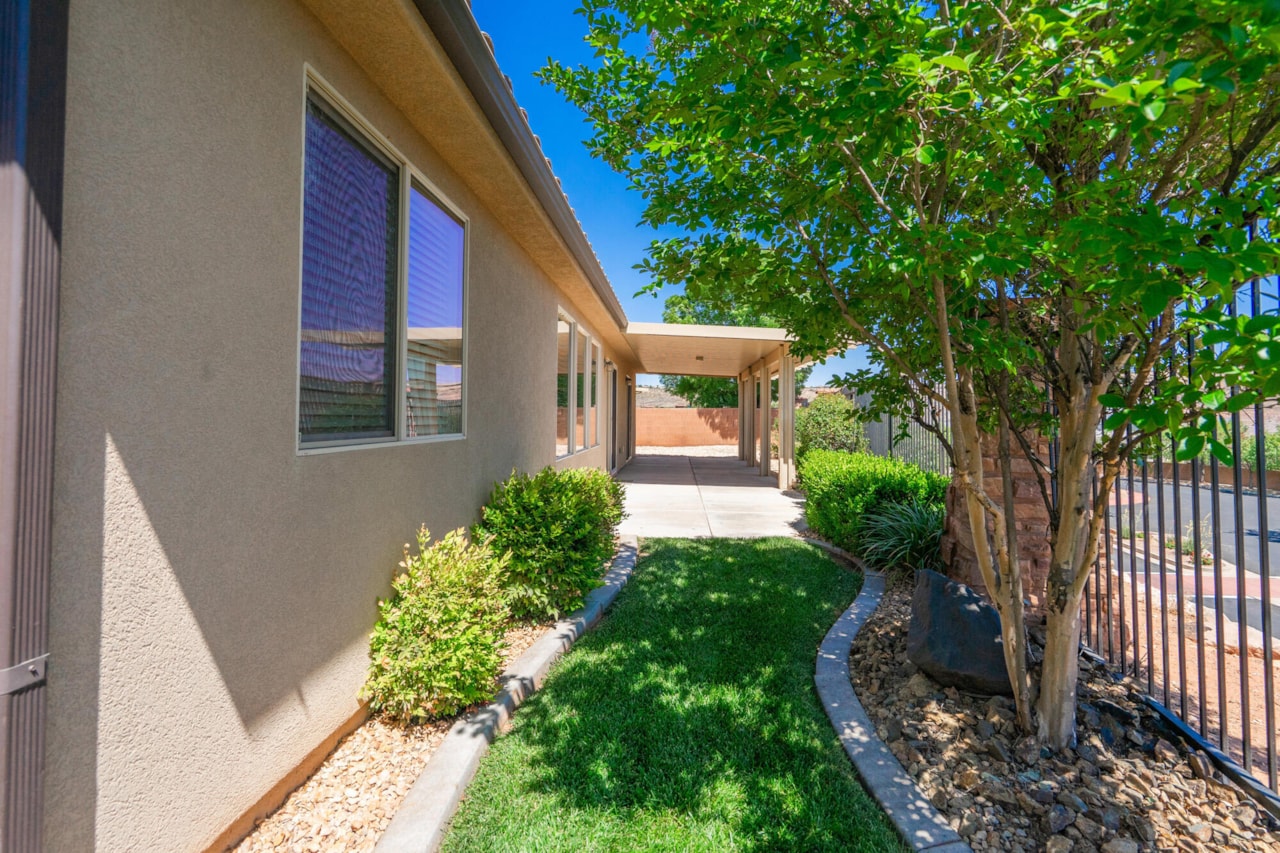 1574 N Sugar Plumb LN Washington, UT 84780 home for sale, MLS#25-261660 - Erika Rogers Photo 27