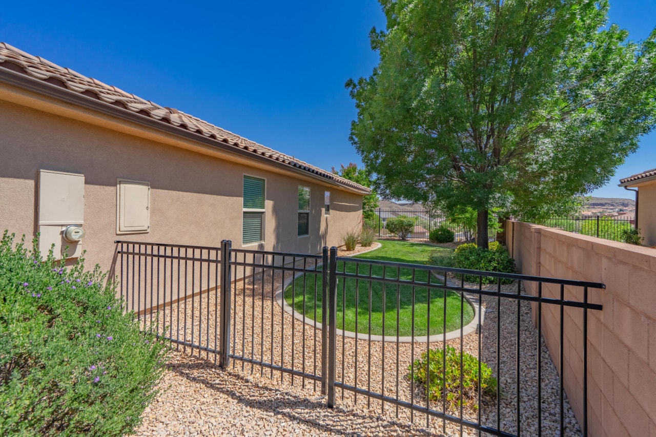 1574 N Sugar Plumb LN Washington, UT 84780 home for sale, MLS#25-261660 - Erika Rogers Photo 29