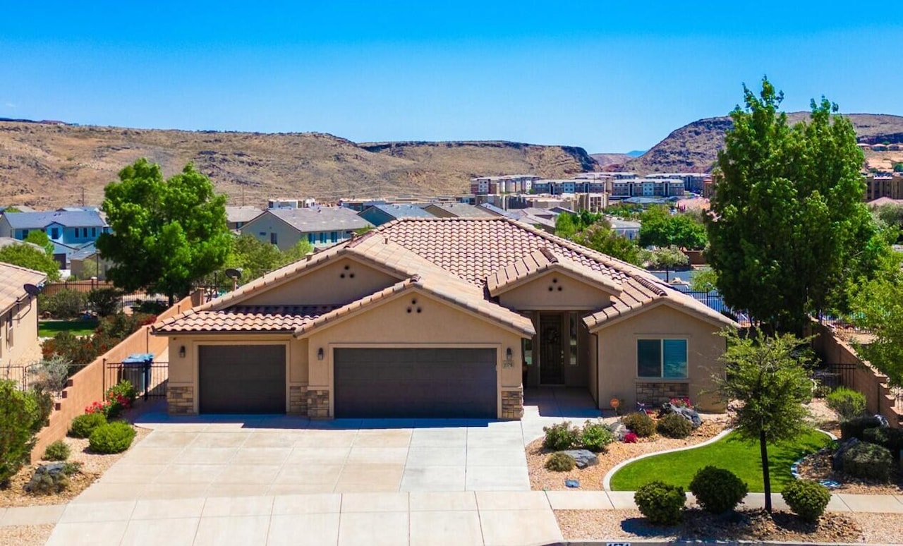 1574 N Sugar Plumb LN Washington, UT 84780 home for sale, MLS#25-261660 - Erika Rogers