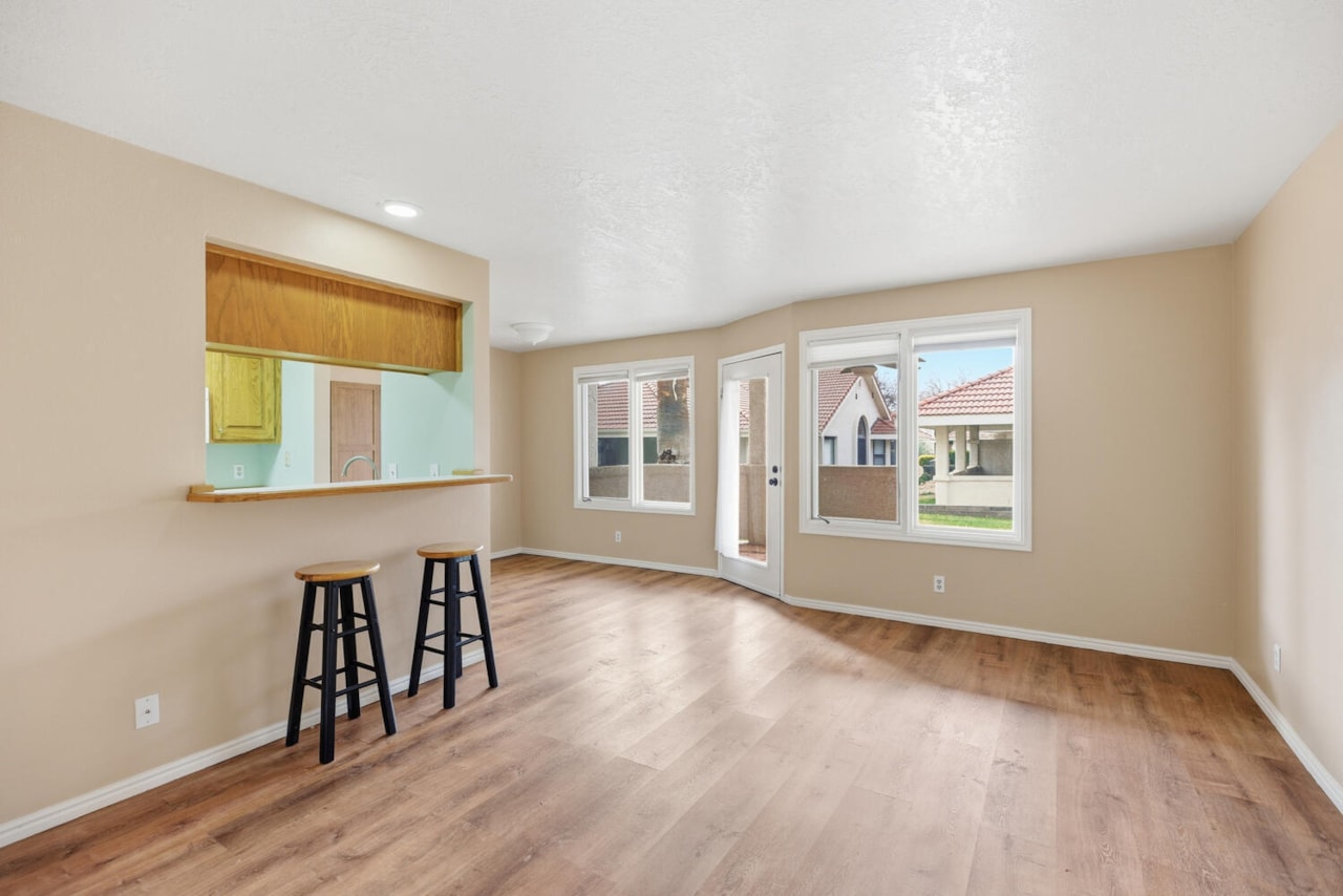 275 S Valley View #J102 St George, UT 84770 condo for sale, MLS#25-267706 - Erika Rogers Photo 3