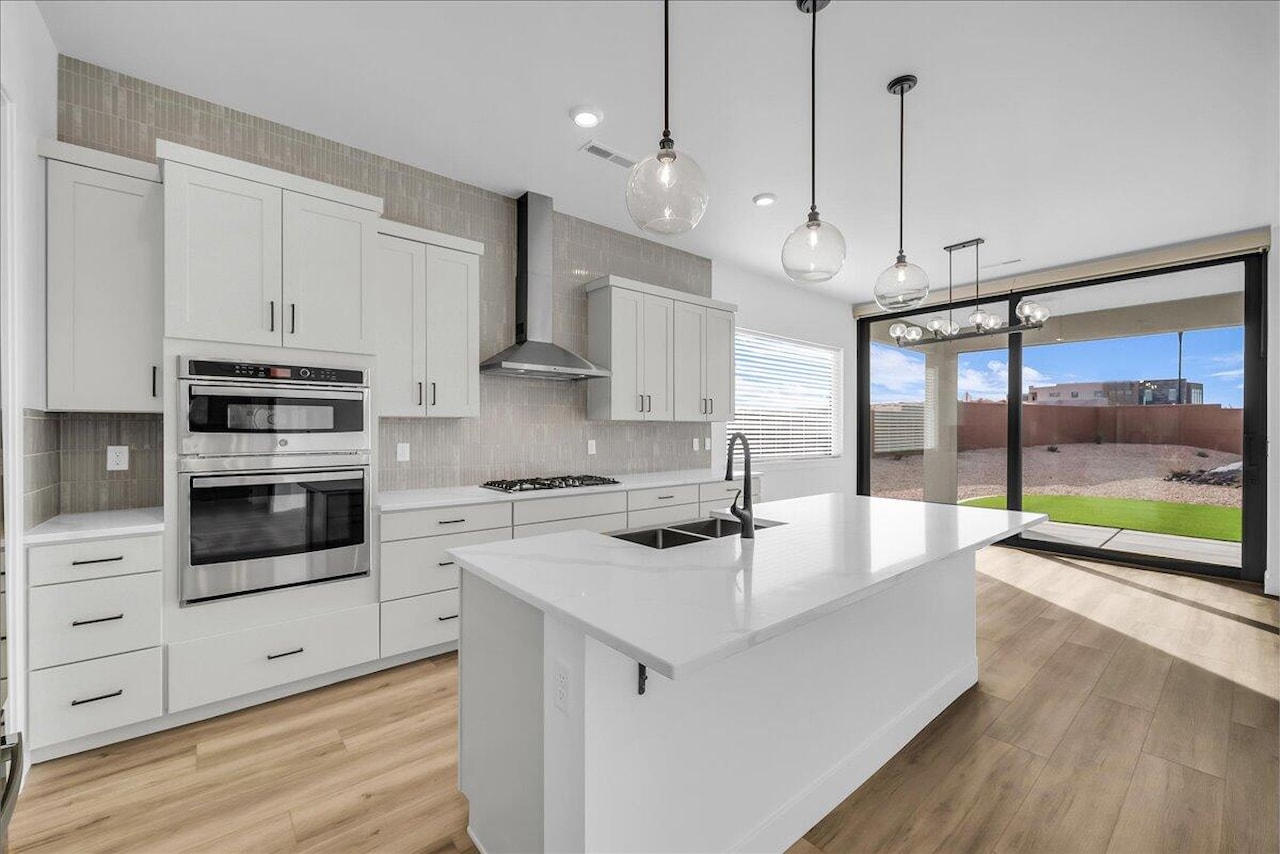 3344 S Guide Star Way Hurricane, UT 84737 home for sale, MLS#25-267640 - Erika Rogers Photo 6