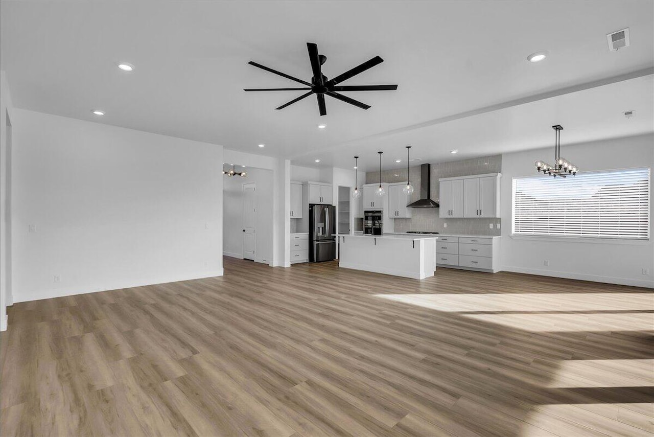 3344 S Guide Star Way Hurricane, UT 84737 home for sale, MLS#25-267640 - Erika Rogers Photo 8