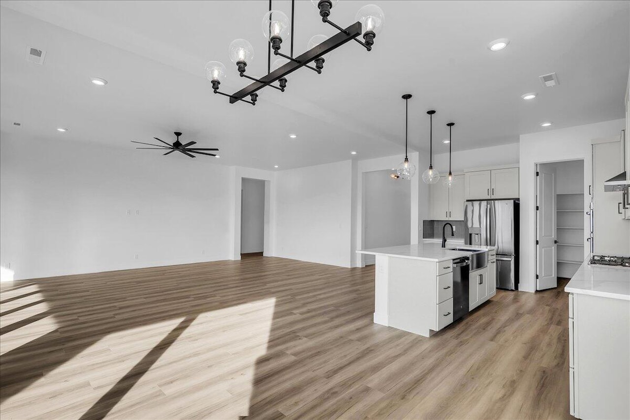 3344 S Guide Star Way Hurricane, UT 84737 home for sale, MLS#25-267640 - Erika Rogers Photo 9