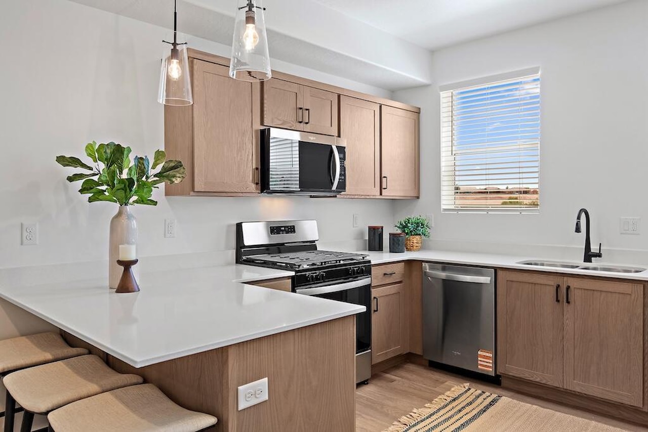 1062 W Albertine LN St George, UT 84790 home for sale, MLS#25-267243 - Erika Rogers Photo 6