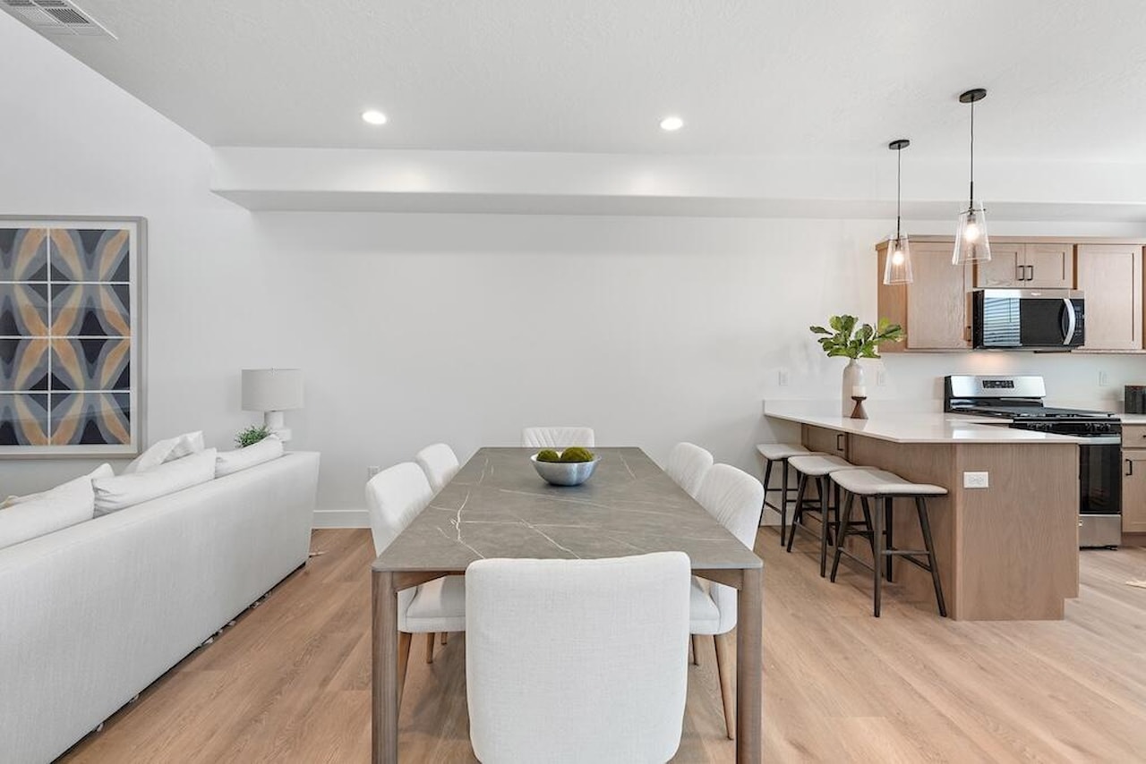 1062 W Albertine LN St George, UT 84790 home for sale, MLS#25-267243 - Erika Rogers Photo 14