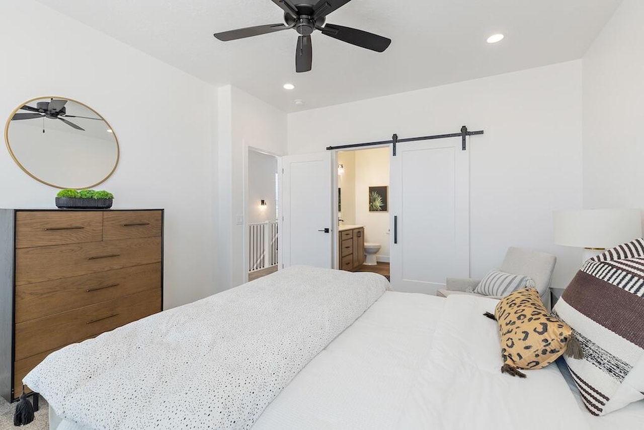 1062 W Albertine LN St George, UT 84790 home for sale, MLS#25-267243 - Erika Rogers Photo 19