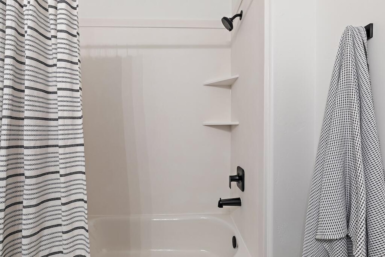 1062 W Albertine LN St George, UT 84790 home for sale, MLS#25-267243 - Erika Rogers Photo 27