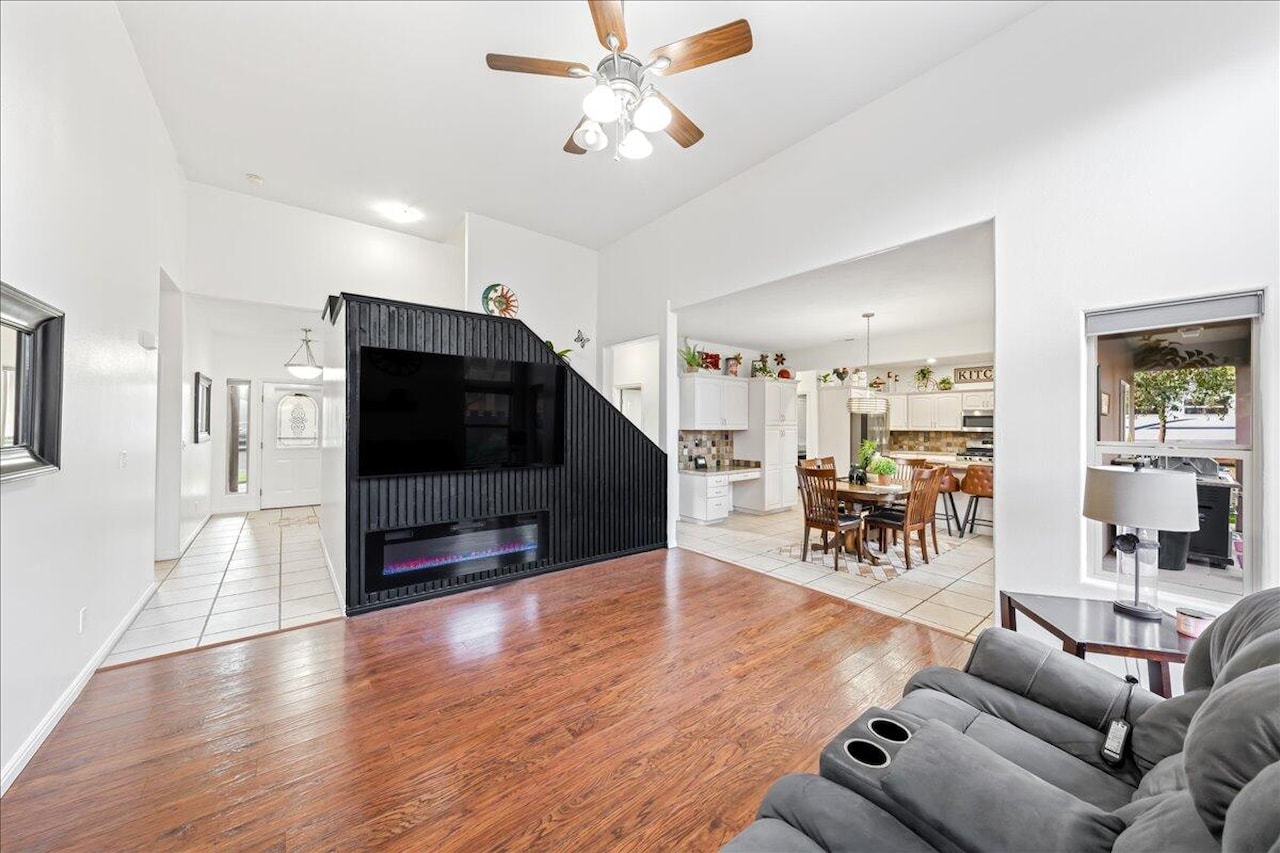 5 S Crimson CIR St George, UT 84790 home for sale, MLS#25-267707 - Erika Rogers Photo 12