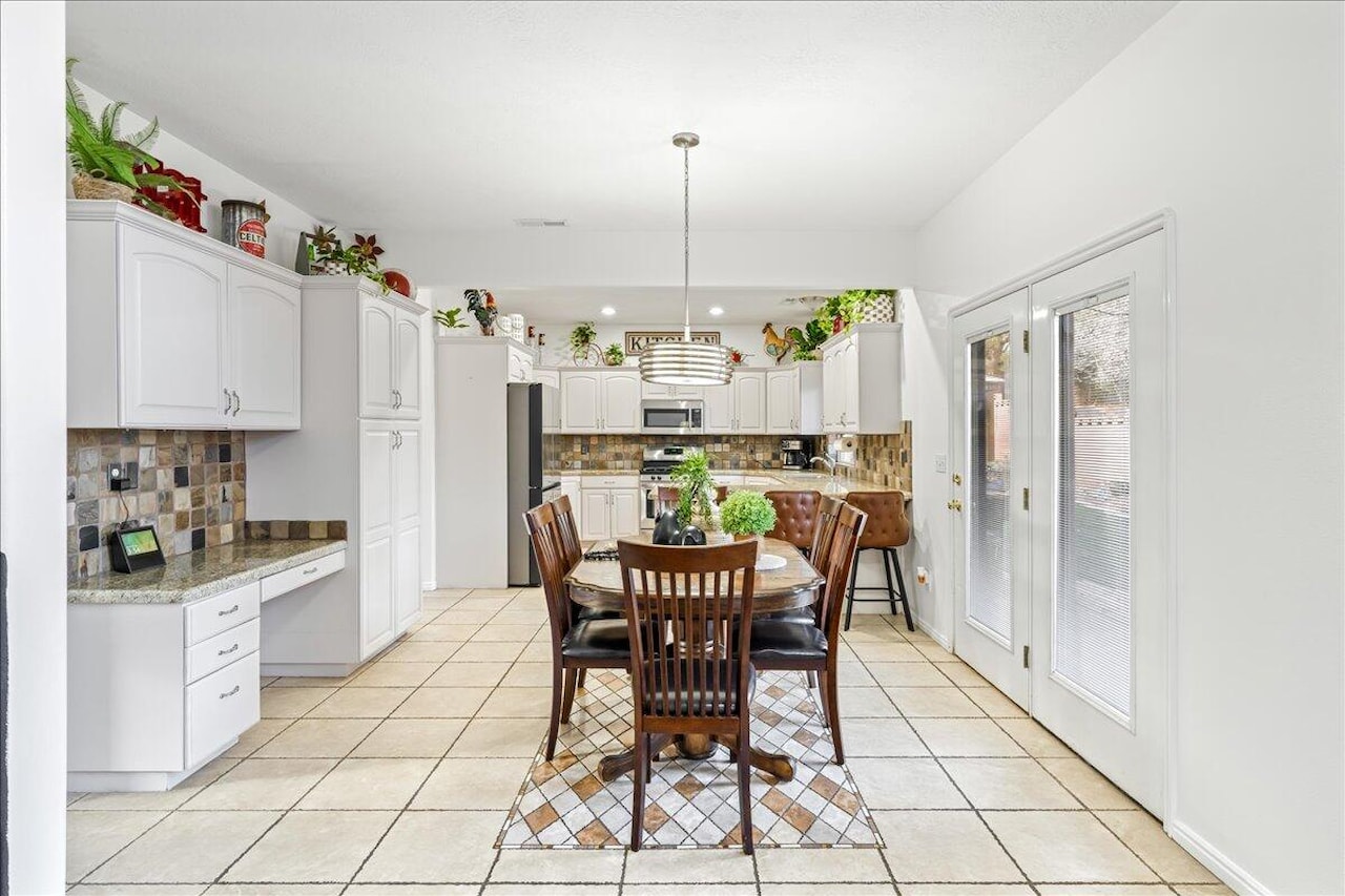 5 S Crimson CIR St George, UT 84790 home for sale, MLS#25-267707 - Erika Rogers Photo 18